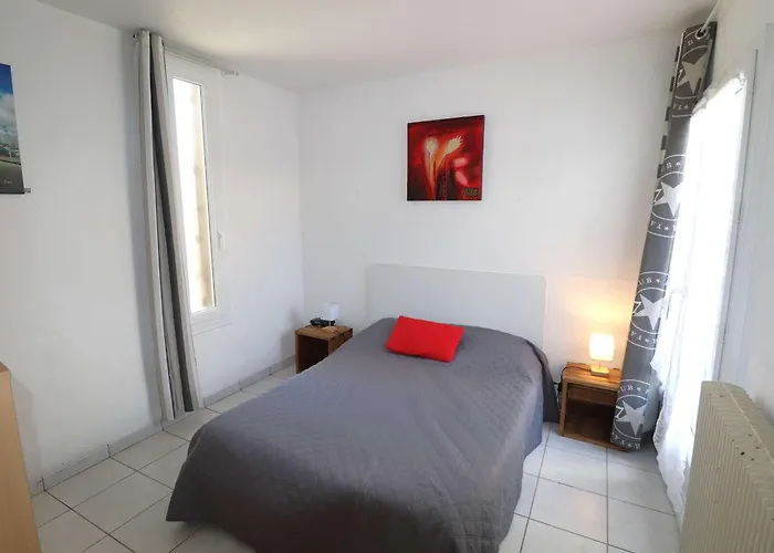 Hébergement de vacances Maison Méditerranéenne 60m² Avec Patio Et Parking Privé, à 5min De La Plage, 3 Pièces Confortables - Fr-1-307-6 Le Grau-du-Roi